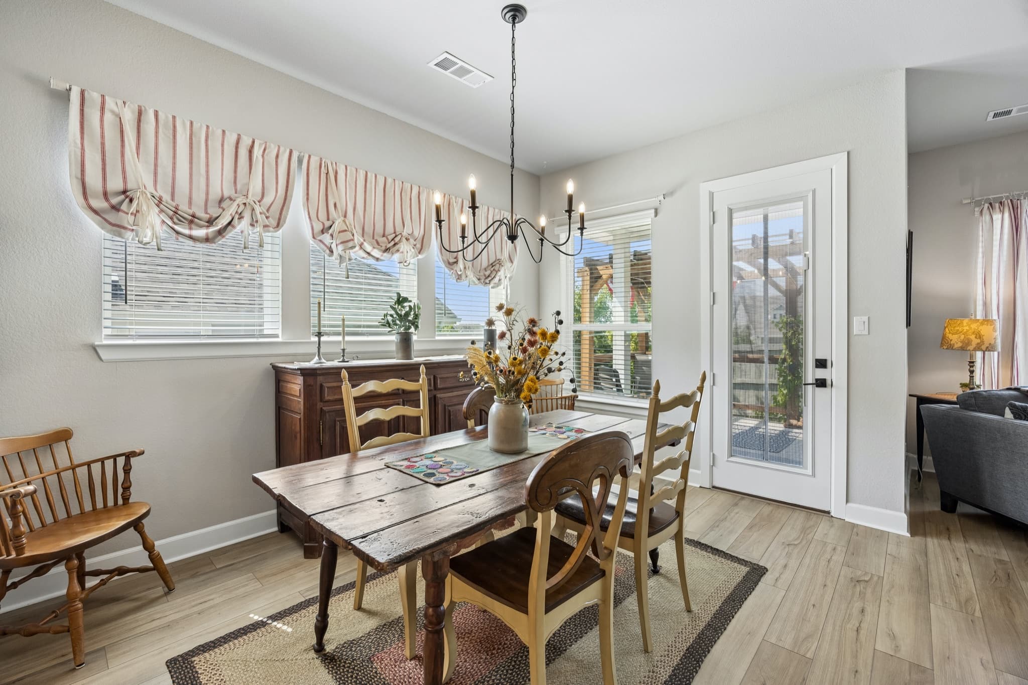 2232 Robin Way photo 10