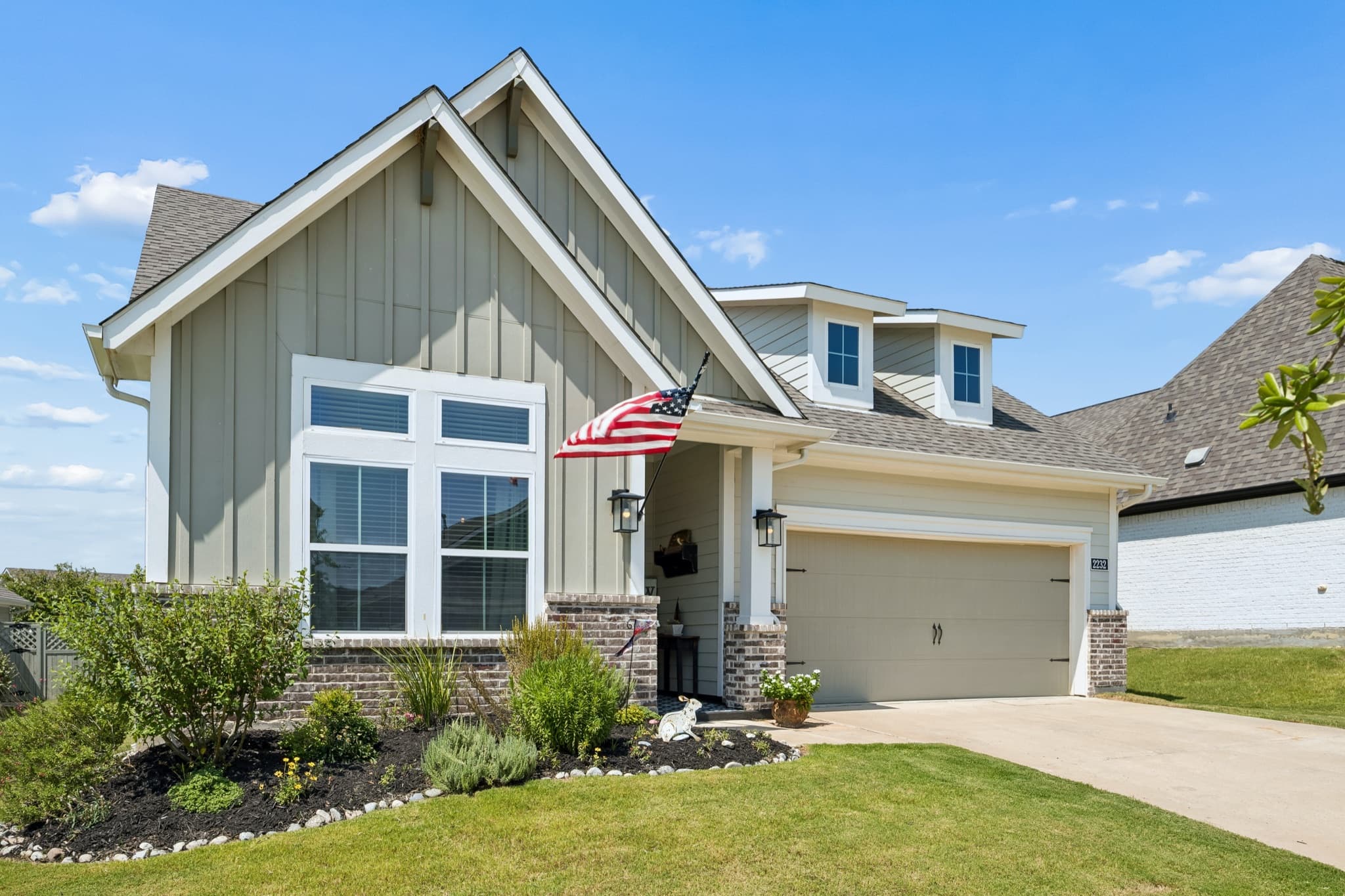 2232 Robin Way photo 2