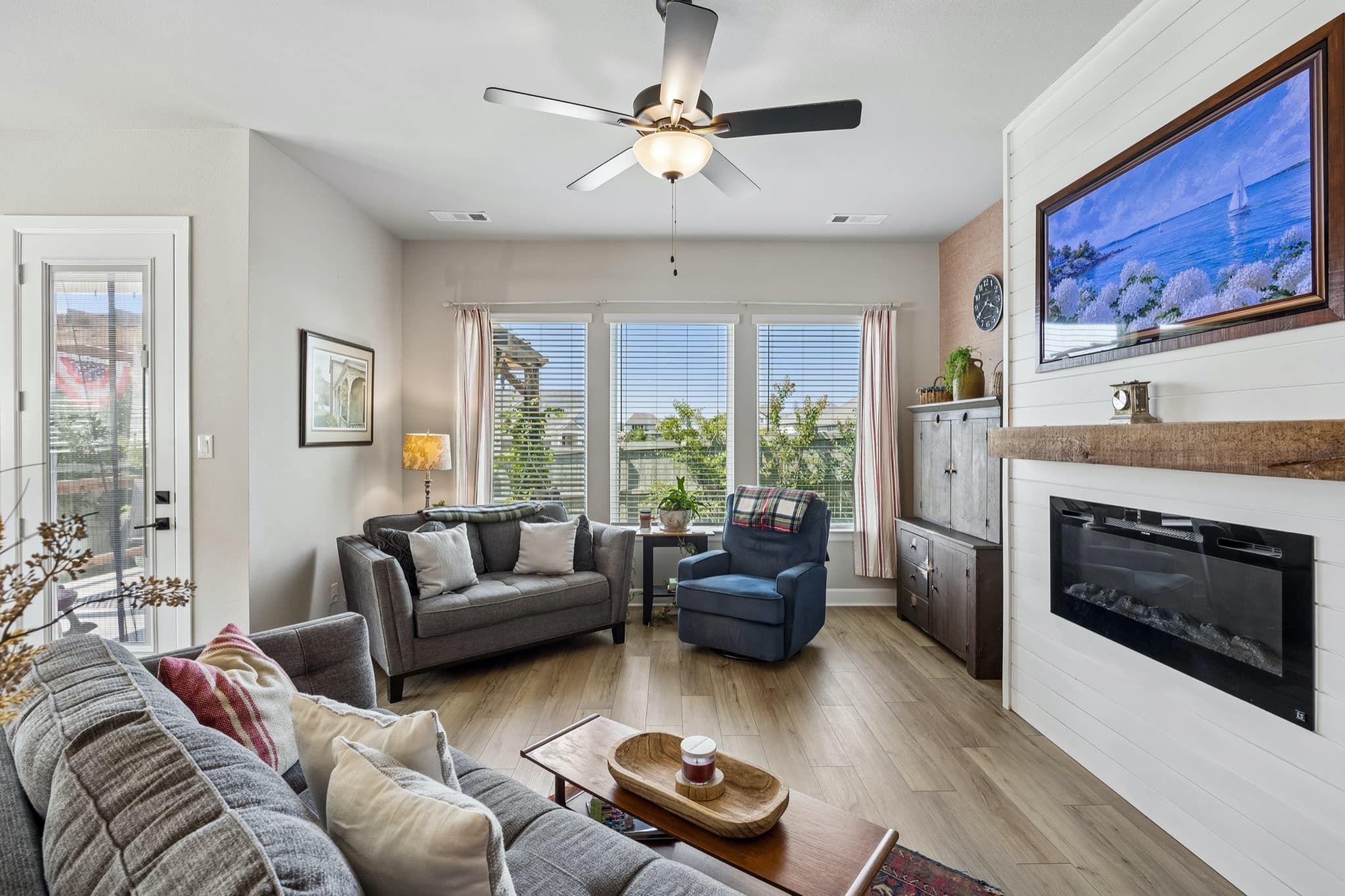 2232 Robin Way photo 5