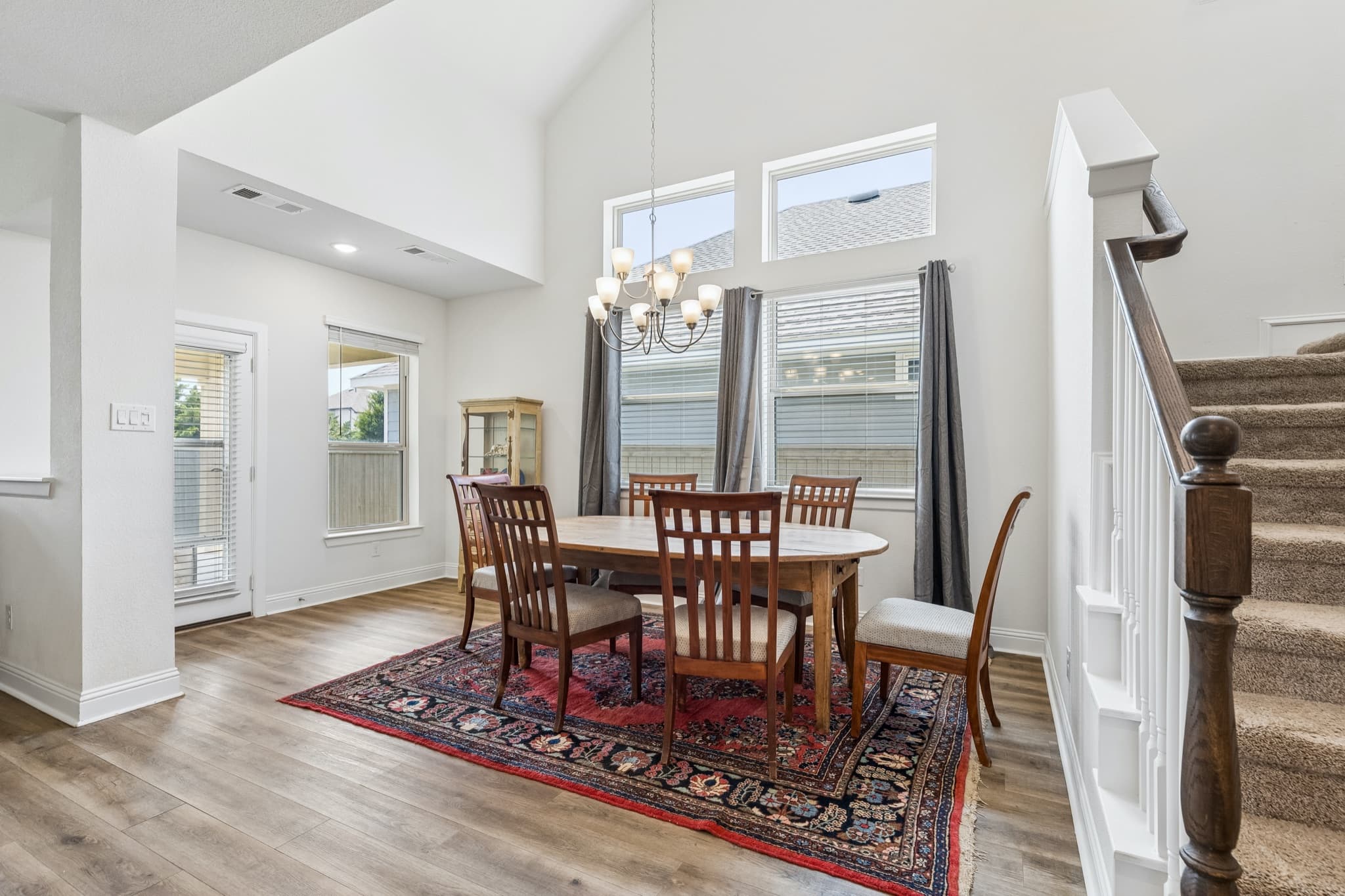 2609 Woodhill Way photo 4
