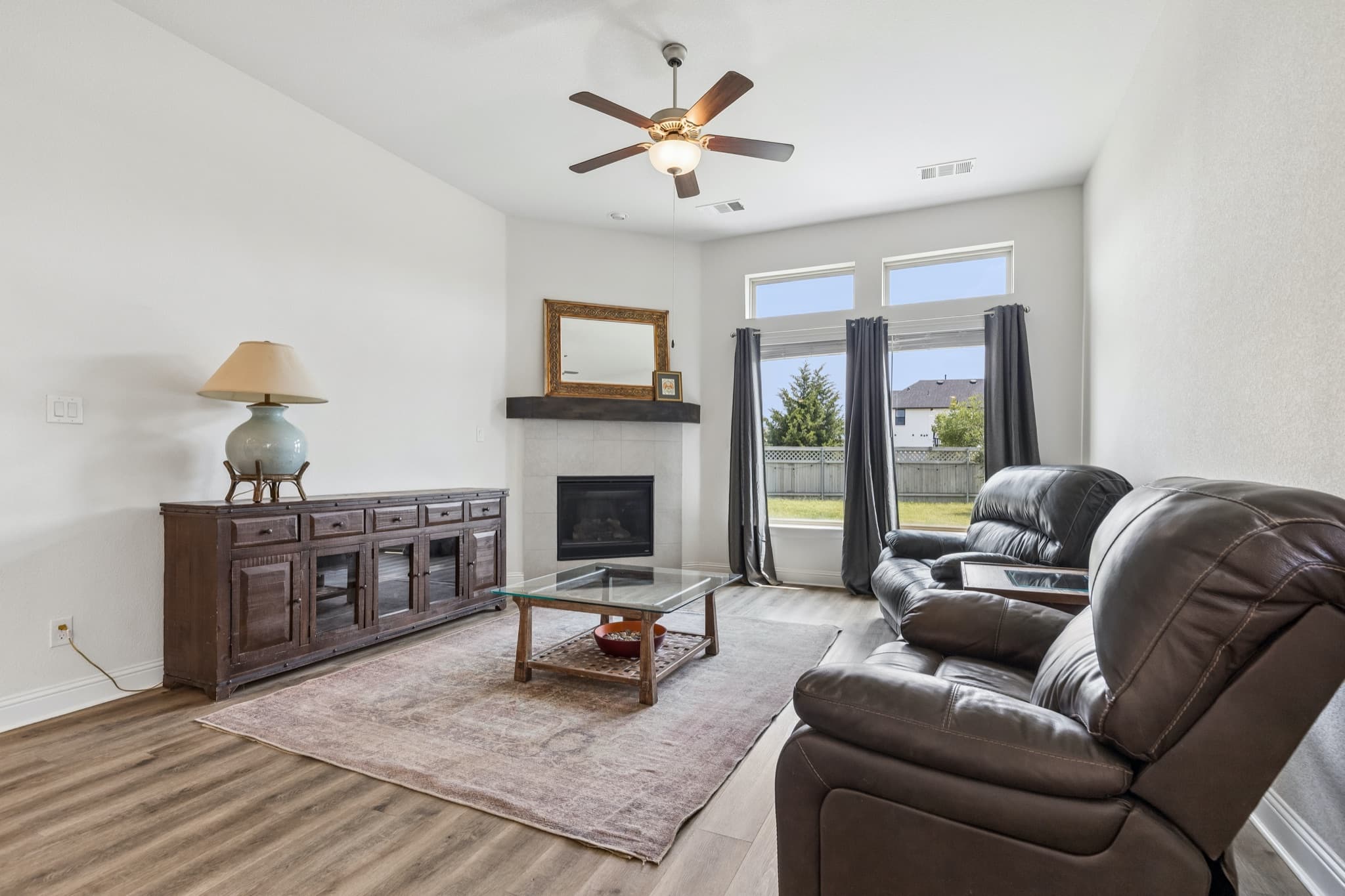 2609 Woodhill Way photo 8