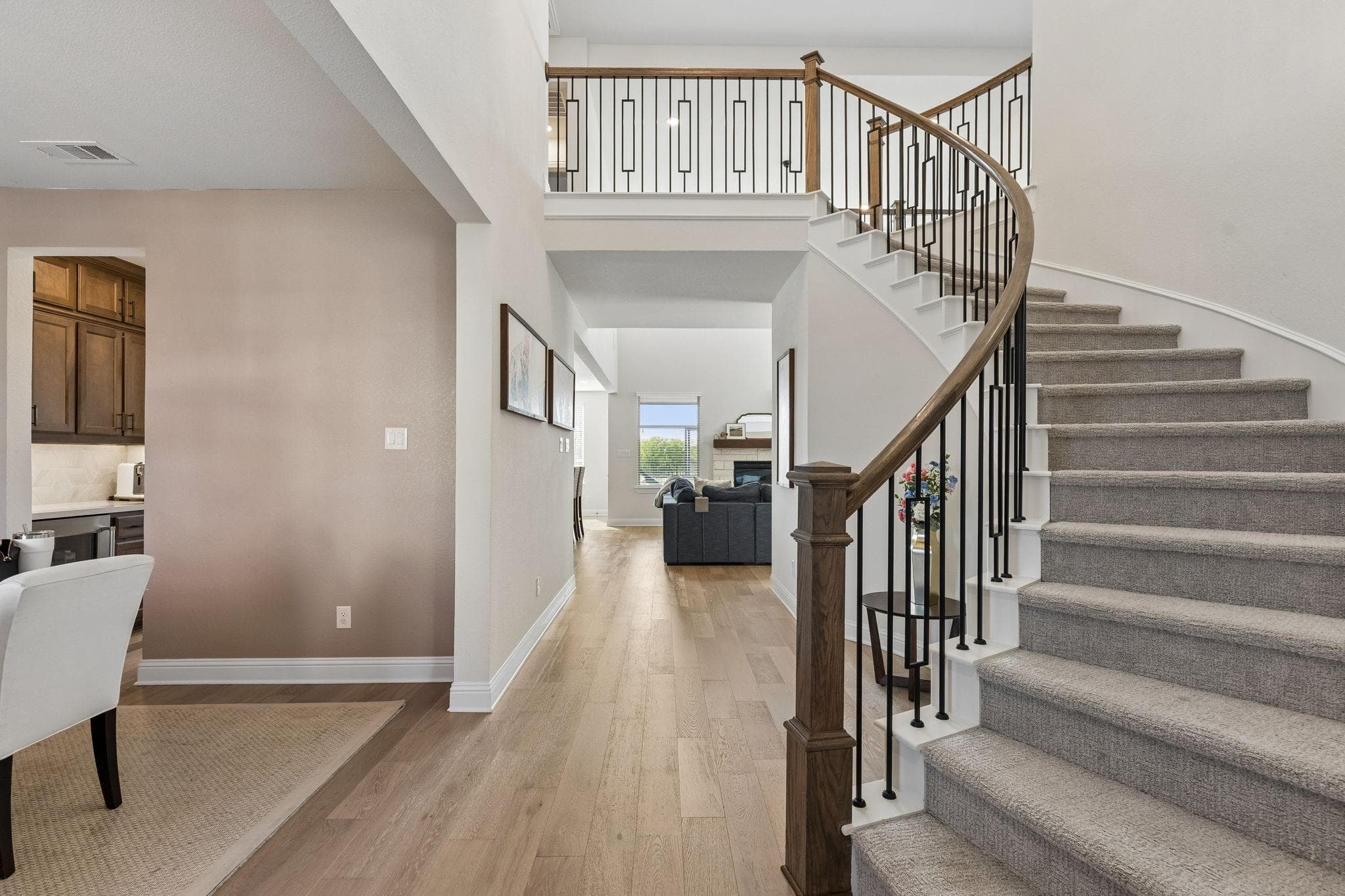 3005 Walker Way photo 2