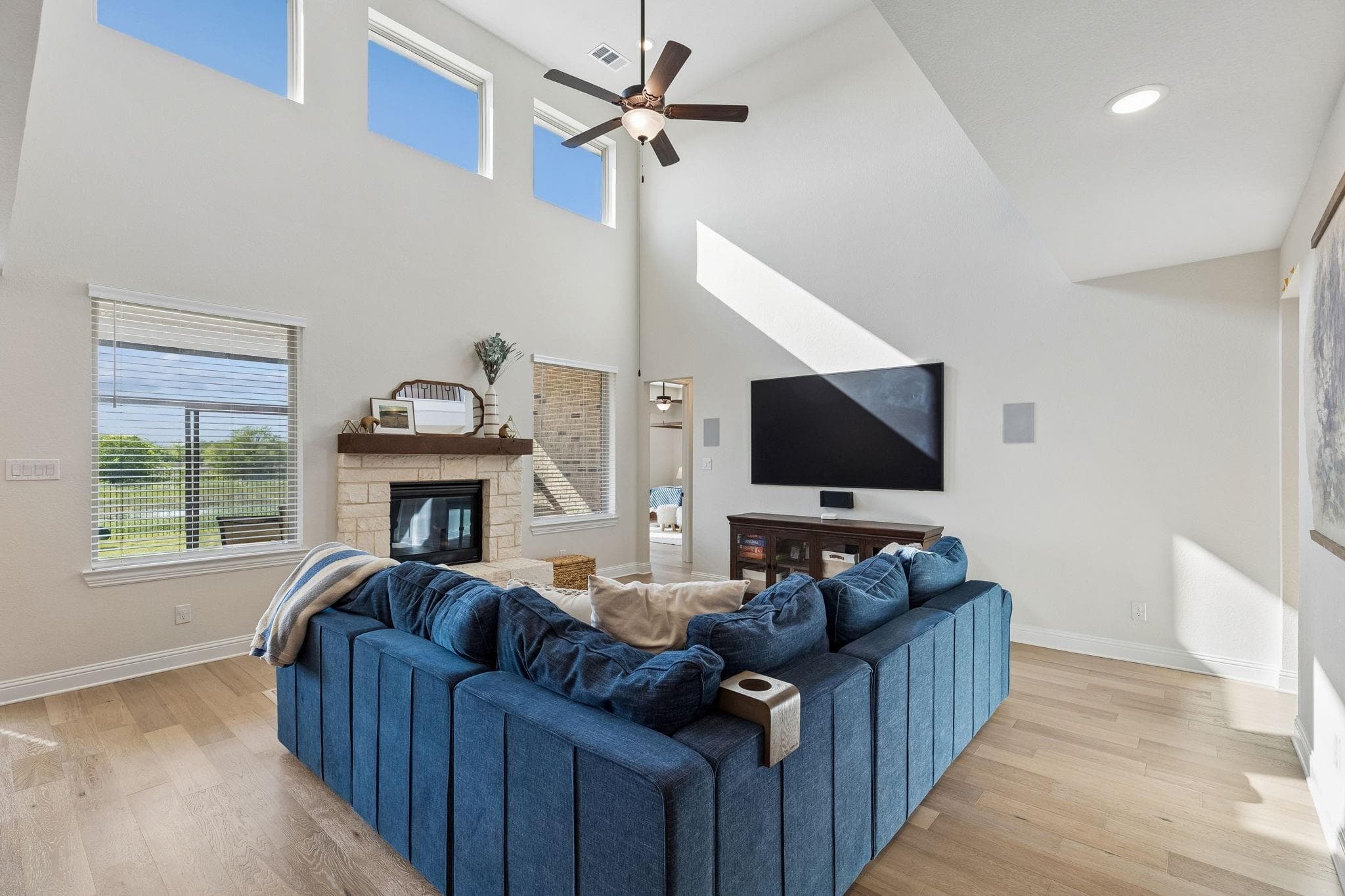 3005 Walker Way photo 3