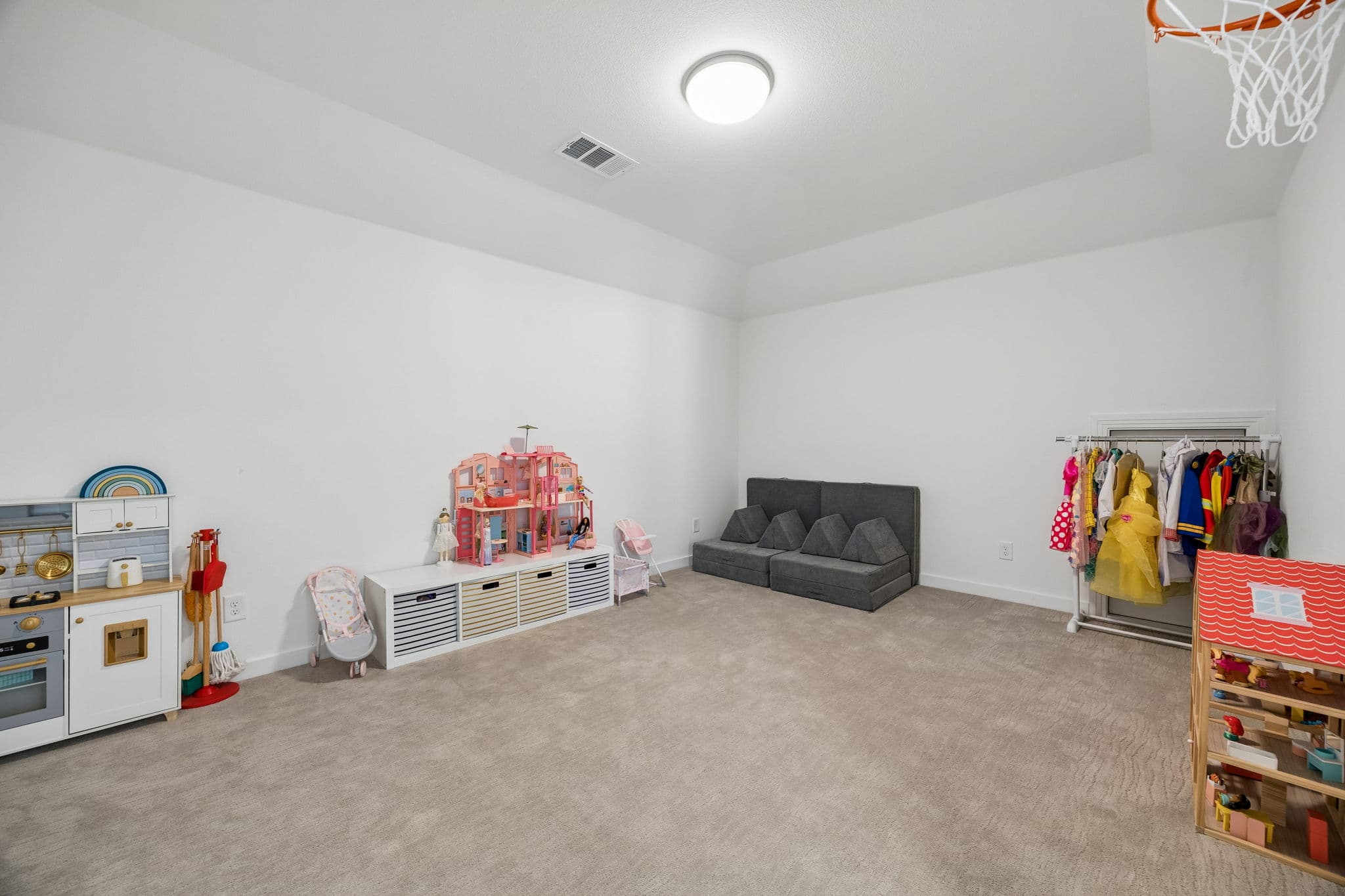 2133 Daniel Drive photo 4