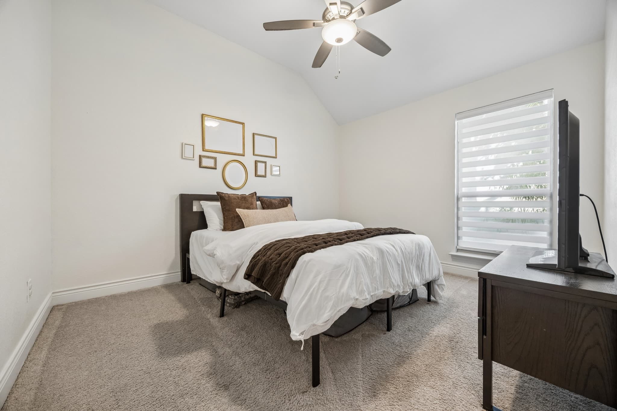 2621 Woodhill Way photo 20