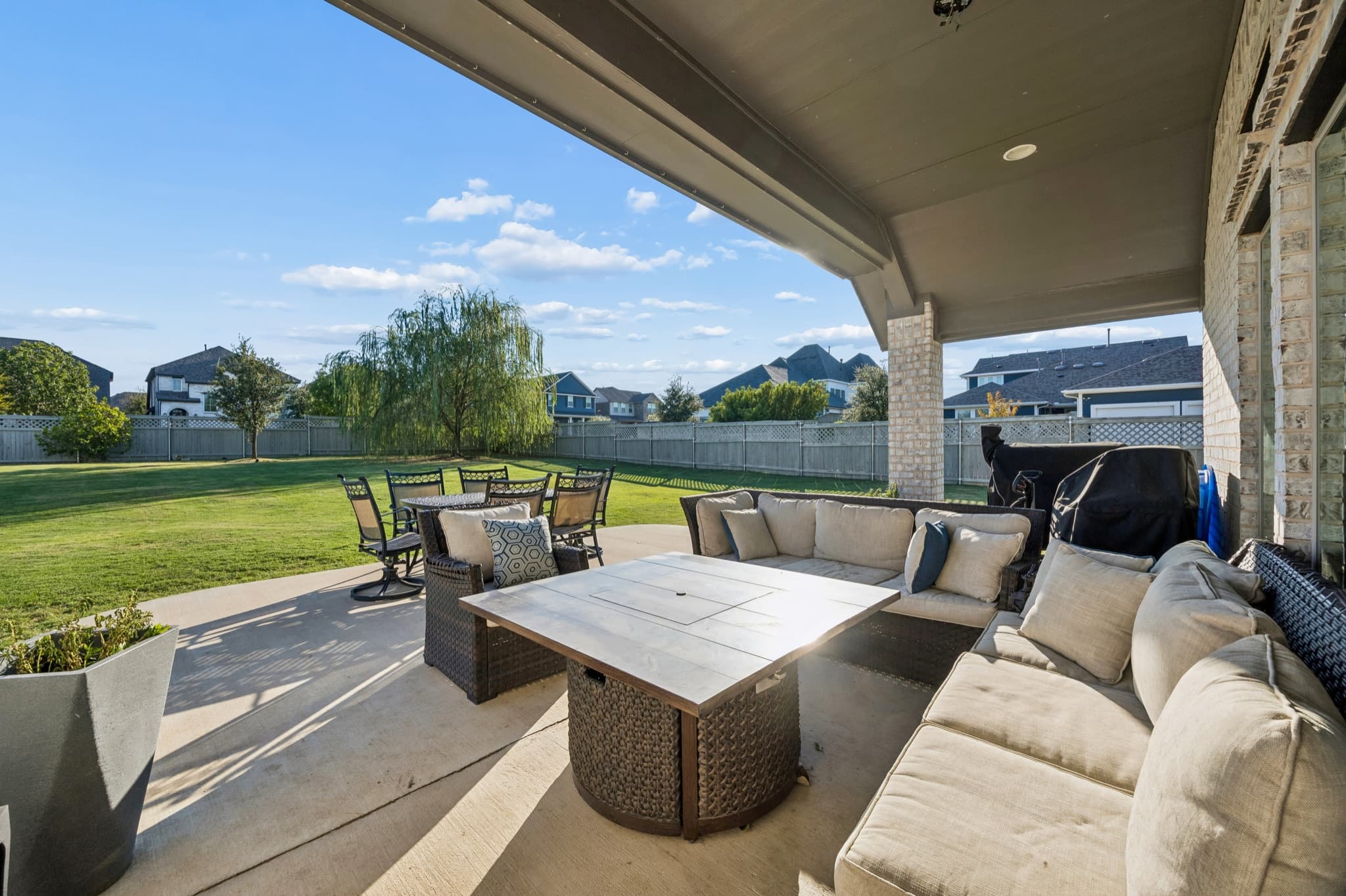 2621 Woodhill Way photo 24