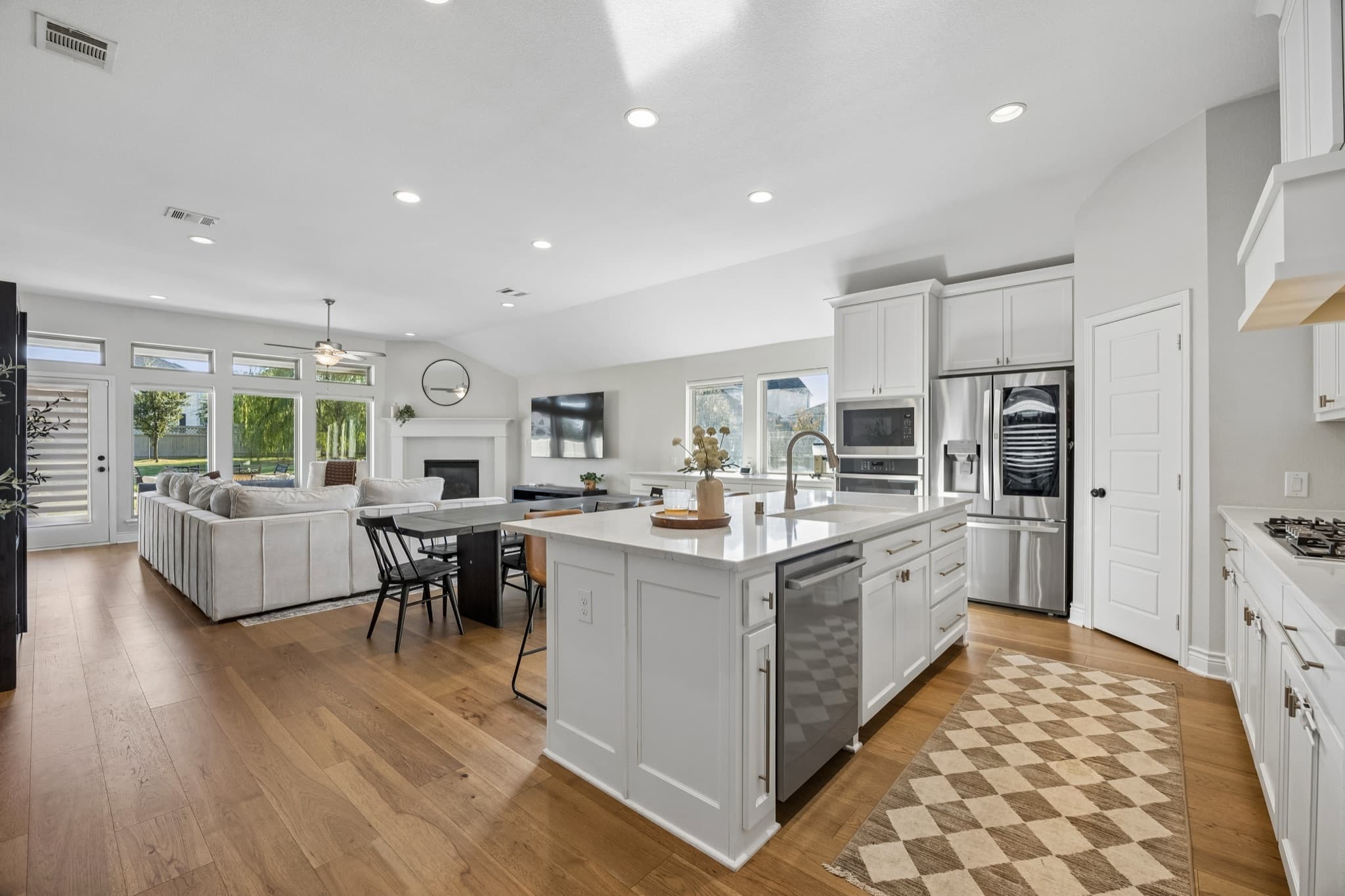 2621 Woodhill Way photo 8